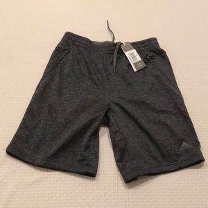 NWT MEDIUM Adidas Team Issue Shorts Mens Dark Gray